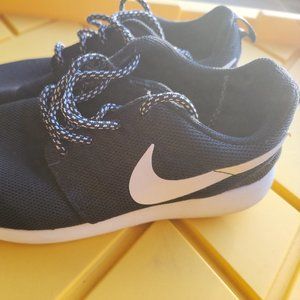Size 6 nike women's shoes